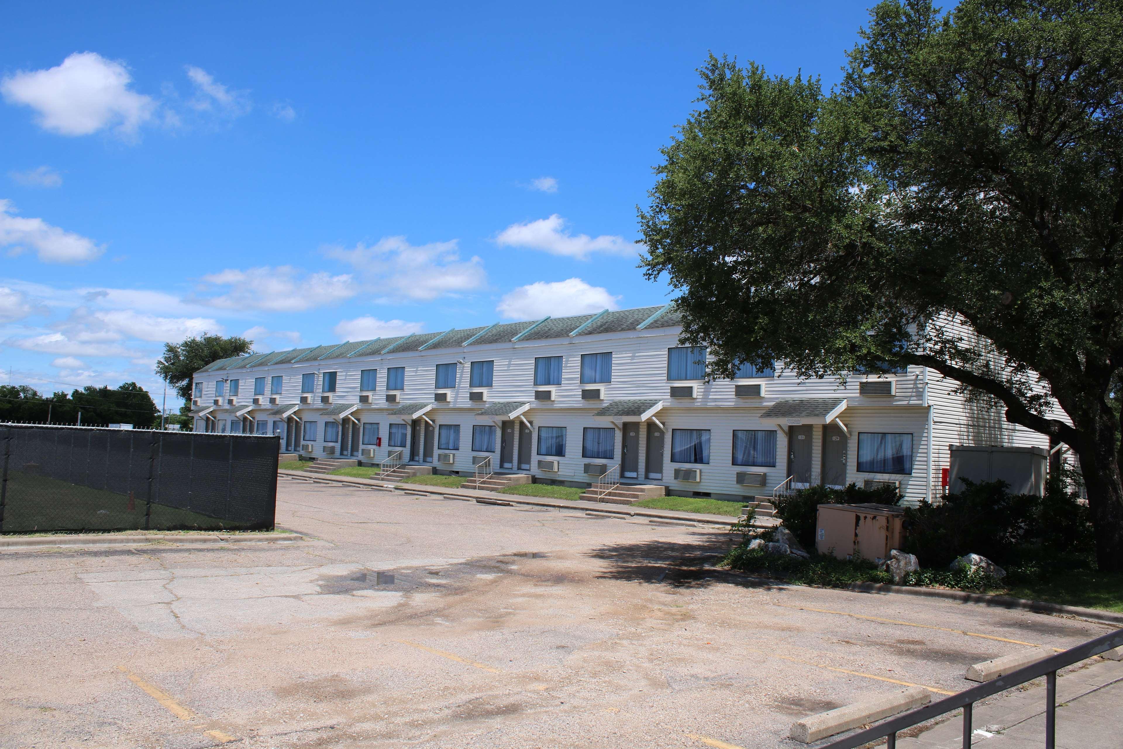 Days Inn By Wyndham Waco University Area 外观 照片