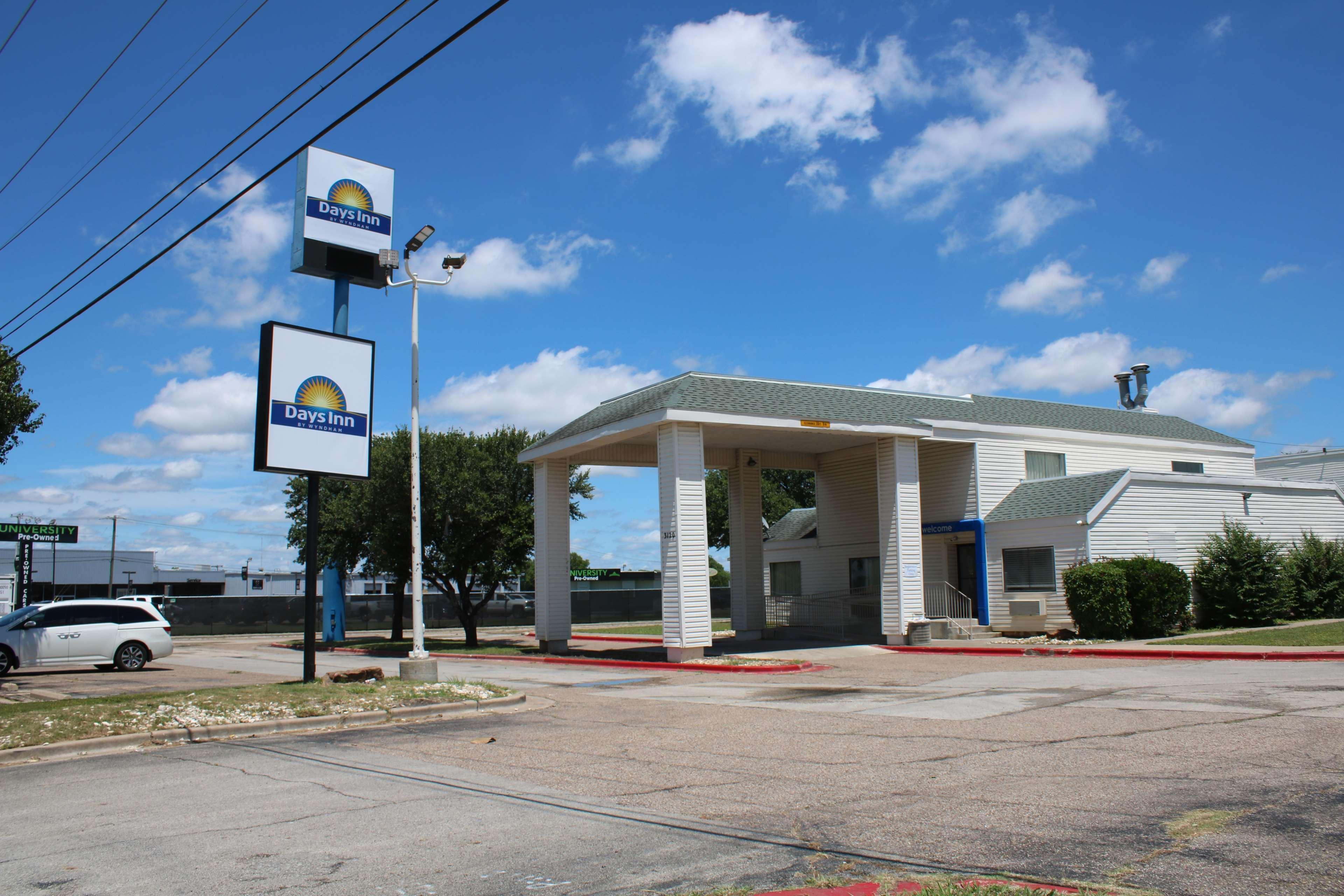 Days Inn By Wyndham Waco University Area 外观 照片