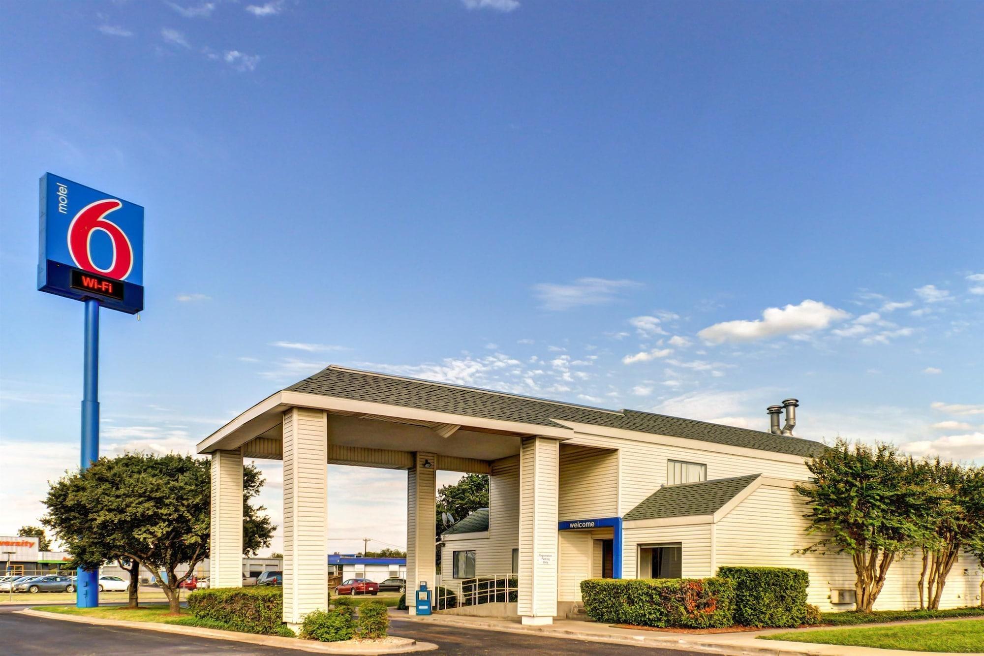 Days Inn By Wyndham Waco University Area 外观 照片